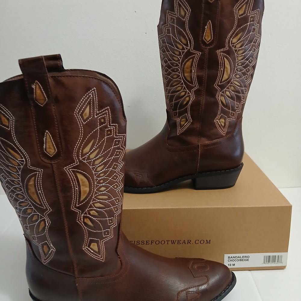 Coconuts by Matisse Brown and Tan Embroidered Winter Boots Various Sizes - Picture 11 of 12